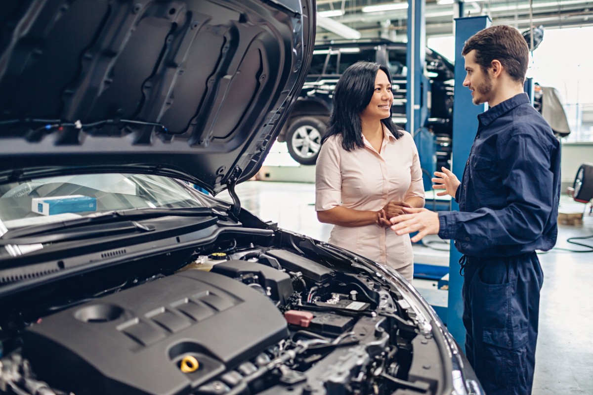 mechanic giving advice